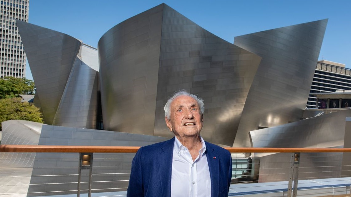 فرانك جيري.. أيقونة العمارة العالمية الحديثة