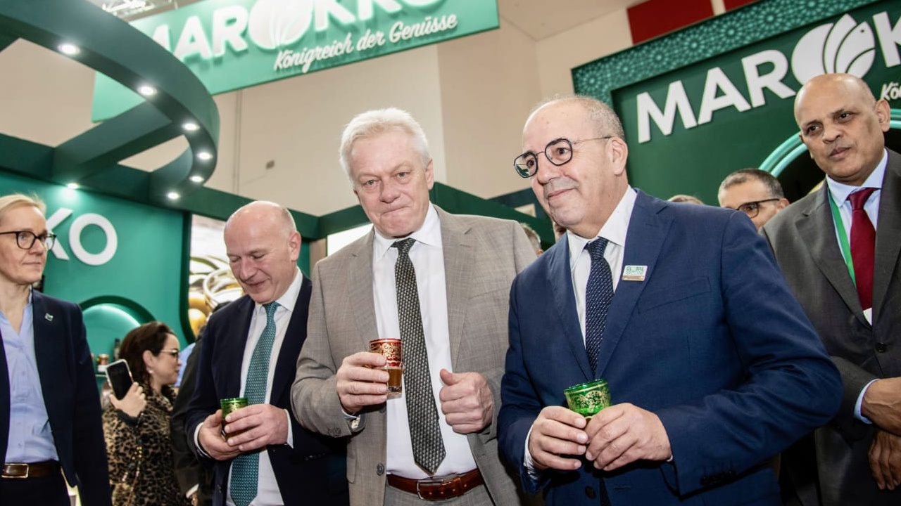 وزير الفلاحة المغربي مع نظيره الالماني في زيارة للجناح المغربي بالمعرض 