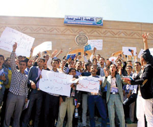 الحوثي يفرض إتاوات شهرية على الطلاب