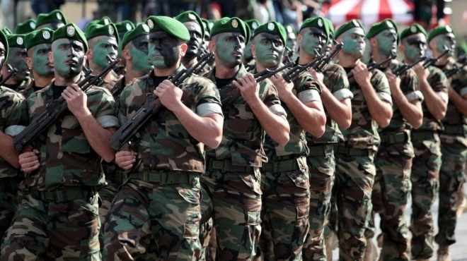 مسؤول جزائري يحذر الجيش من مؤامرات تحاك ضد البلاد