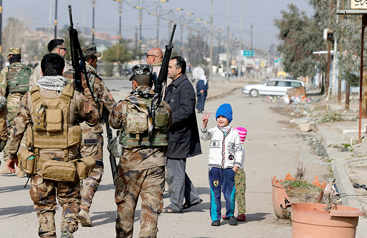 العراق بين تحرير نصف الموصل وصراع حيتان الفساد