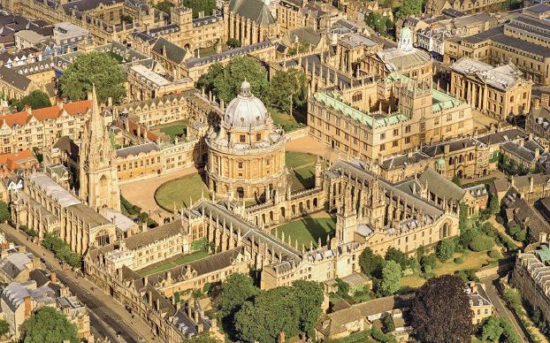 «أكسفورد» في عقدين: أصداء تجربة شخصية في أروقة تاريخ الجامعة