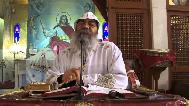 جدل بين المسيحيين في مصر بعد دعوة كنائس إلى «الاحتشام»