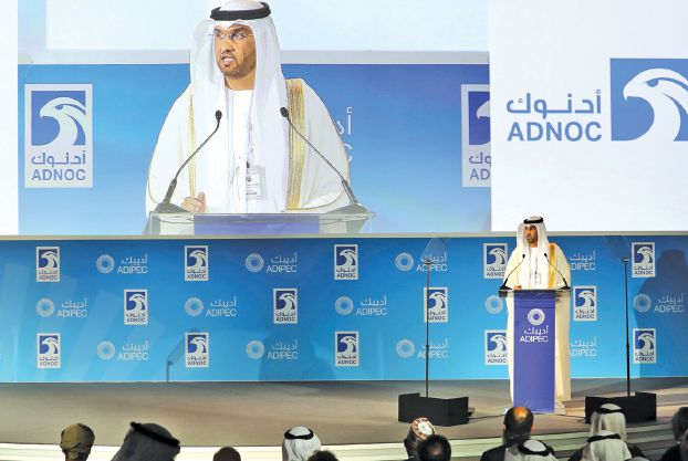 أرامكو السعودية و «أدنوك» تستقطبان شركات النفط العالمية