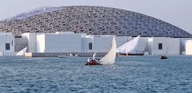 متحف لوفر- أبو ظبي «يحضن» الشرق والغرب