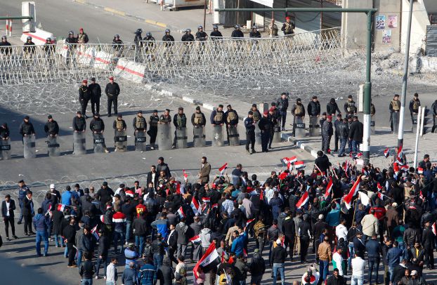 تظاهرات بغداد قد تغير الخريطة الشيعية للحكم