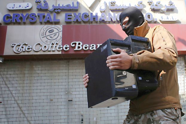 تعيينات عسكرية في لبنان ودهم شركات تهرّب أموالاً لإرهابيين