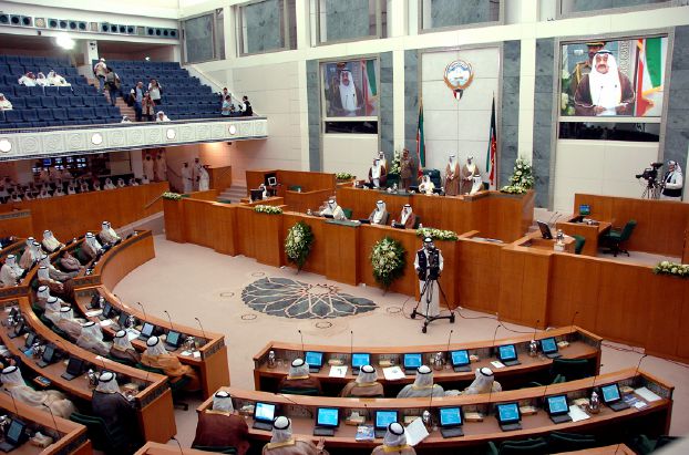 تجدد التوتر بين الحكومة الكويتية والبرلمان