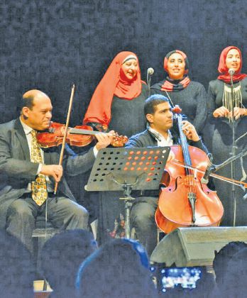 مصرية تحقق حلم الغناء بعد 50 سنة
