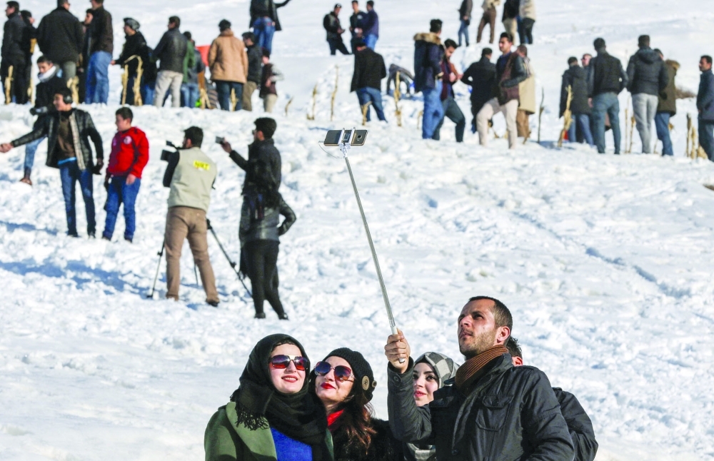 «مهرجان الثلج» يجذب هواة التزلج إلى كردستان