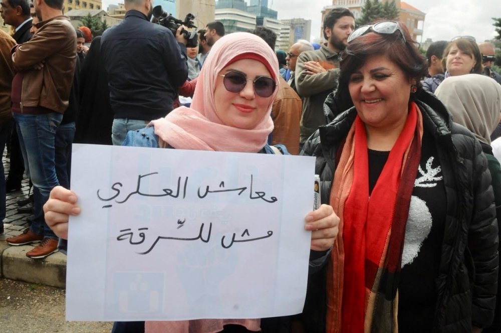 إضراب عام يشل إدارات الدولة في لبنان واعتصام رياض الصلح: ممنوع المس بالرواتب 