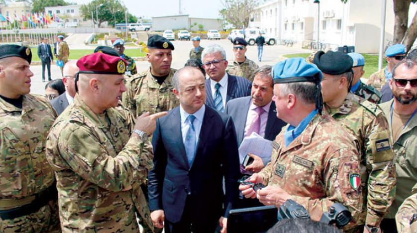 وزير الدفاع اللبناني يرفض الحديث عن «الجيش قوة وحيدة... مادام هناك أطماع إسرائيلية»
