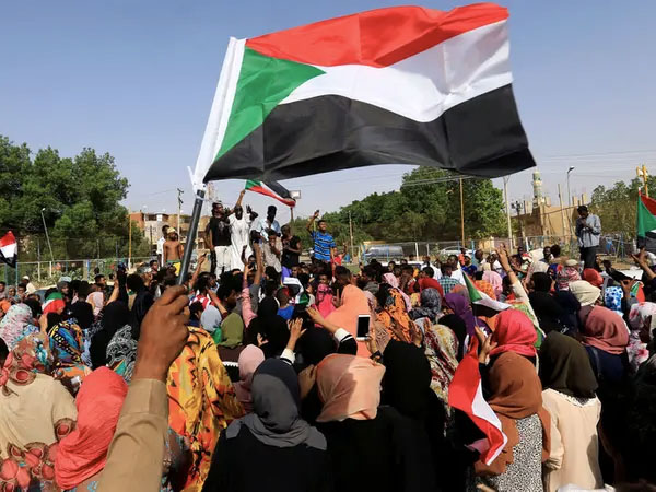 السودان يعبر عنق الزجاجة