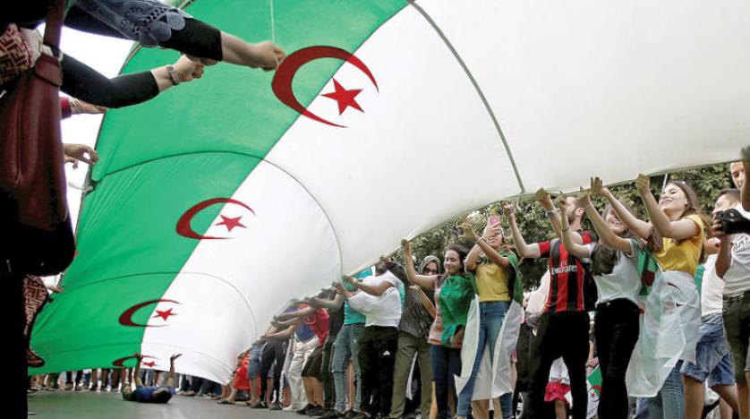 اعتقال 5 في الجزائر «خططوا لهجوم بالمتفجرات» ضد الحراك الشعبي