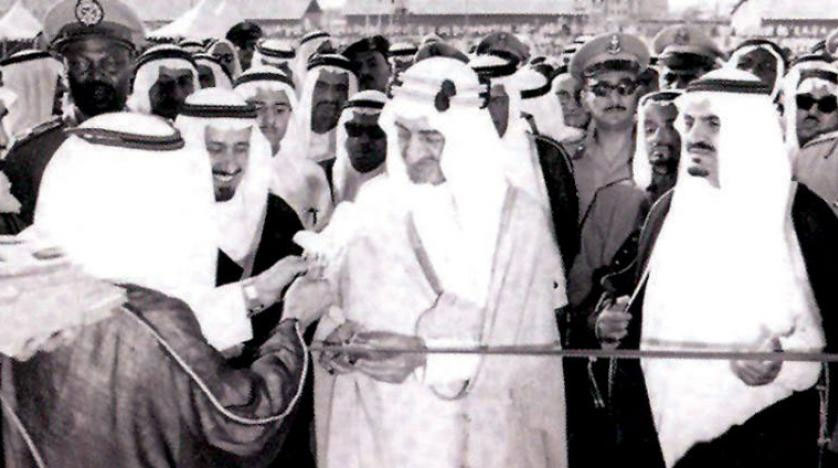 مذيع الملوك يروي ذكريات الإعلام السعودي في كتابه الجديد