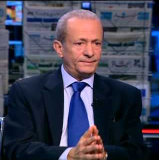 صحافي منذ 1972، عمل كمسؤول تحرير وتغطية إخبارية ومعلق وكاتب في القضايا المحلية والإقليمية في العديد من الصحف العربية واللبنانية