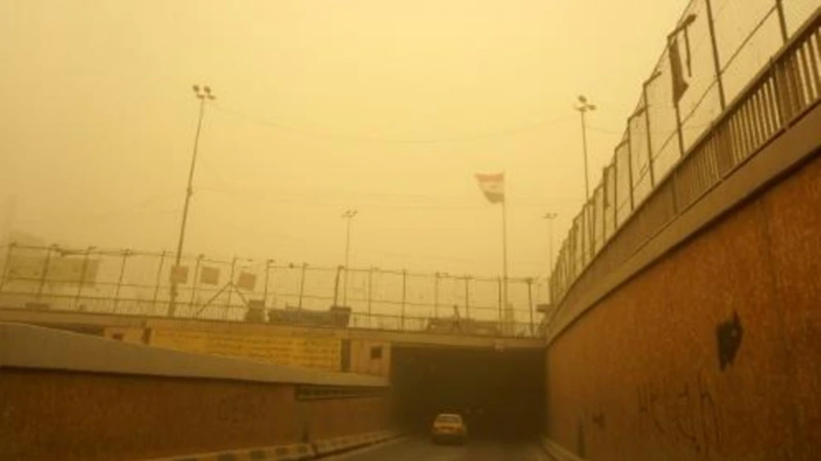 العاصمة العراقية بغداد في ظلّ عاصفة ترابية في 23 مايو 2022 