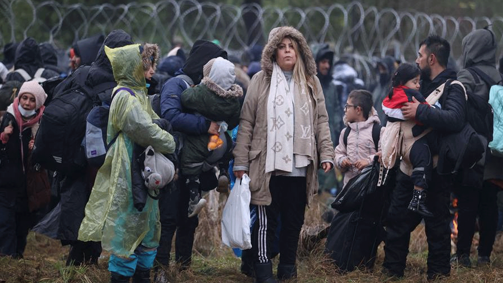 مهاجرون يحتشدون على طول الحدود مع بولندا، في الجانب البيلاروسي