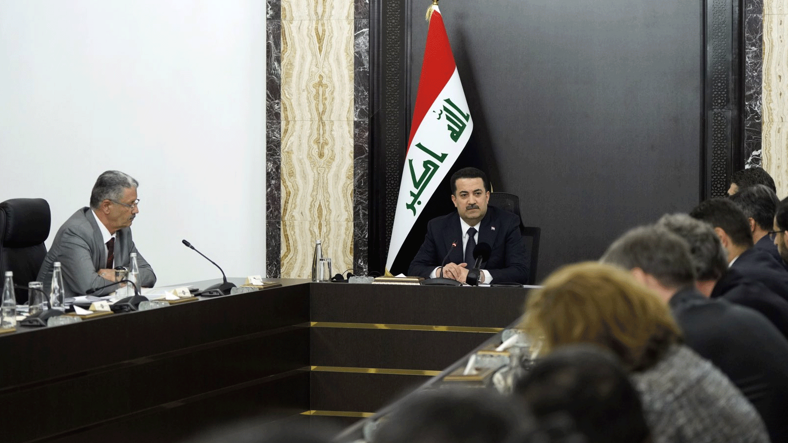 رئيس مجلس الوزراء العراقي محمد شياع السوداني يستقبل عدداً من ممثلي شركات النفطية العالمية(تويتر @mohamedshia)