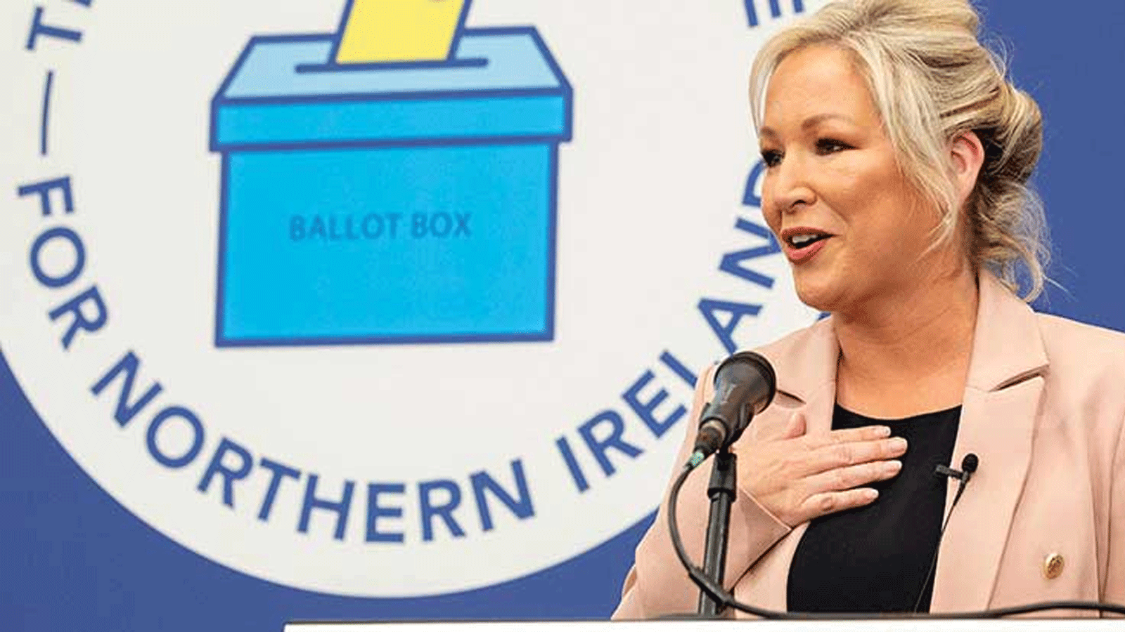 صورة أرشيفية لزعيمة حزب شين فين الجمهوري الأيرلندي ميشيل أونيل تتحدث بعد فرز النتائج في مركز ماغيرافيلت ميدوبانك الرياضي في ماغيرافيلت، كو لندنديري عقب فوز حزبها في 7 ايار\مايو 2022