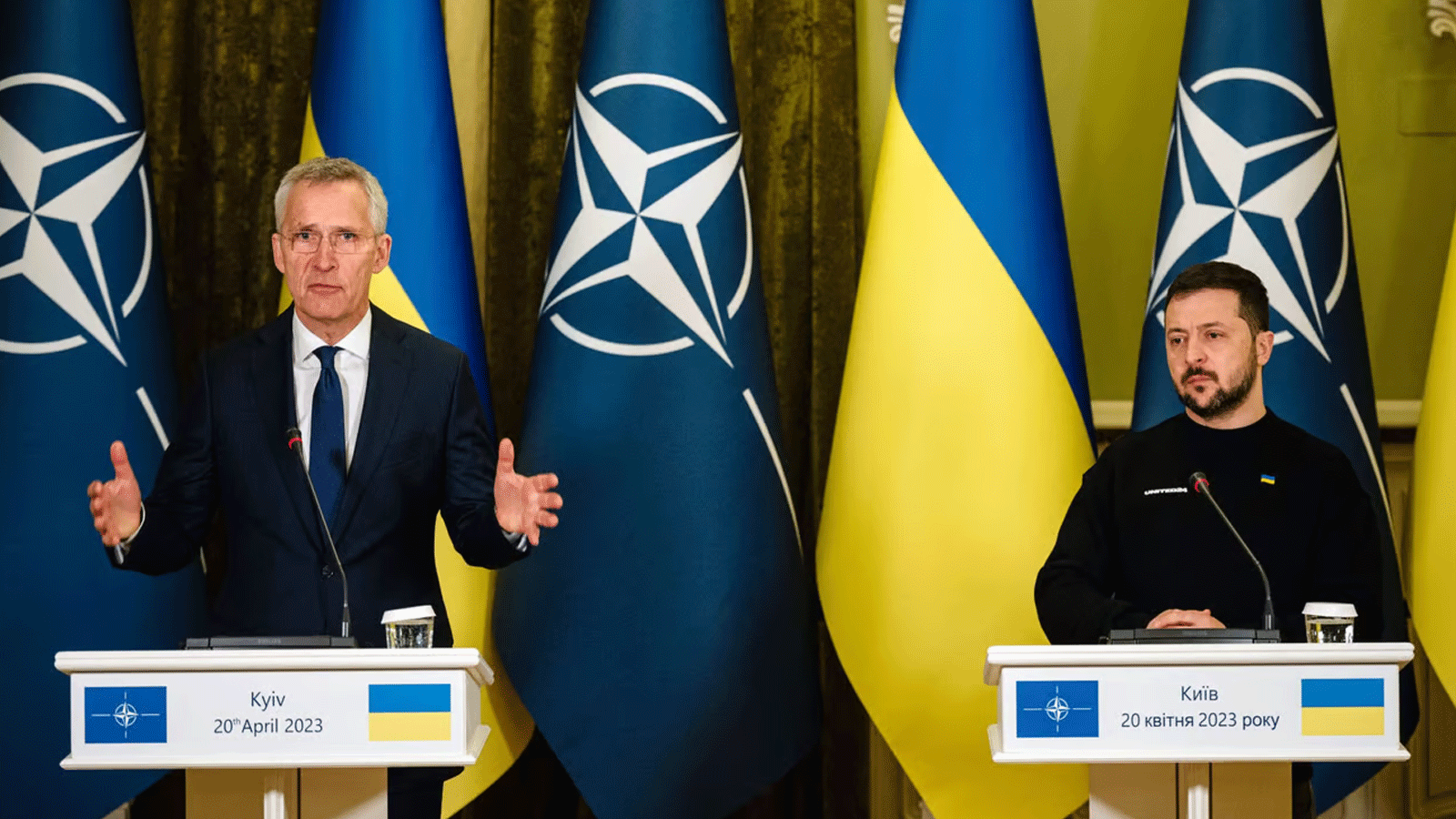 الرئيس الأوكراني فولوديمير زيلينسكي والأمين العام لحلف الأطلسي ينس ستولتنبرغ