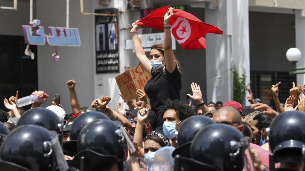 من تظاهرة أمام البرلمان التونسي