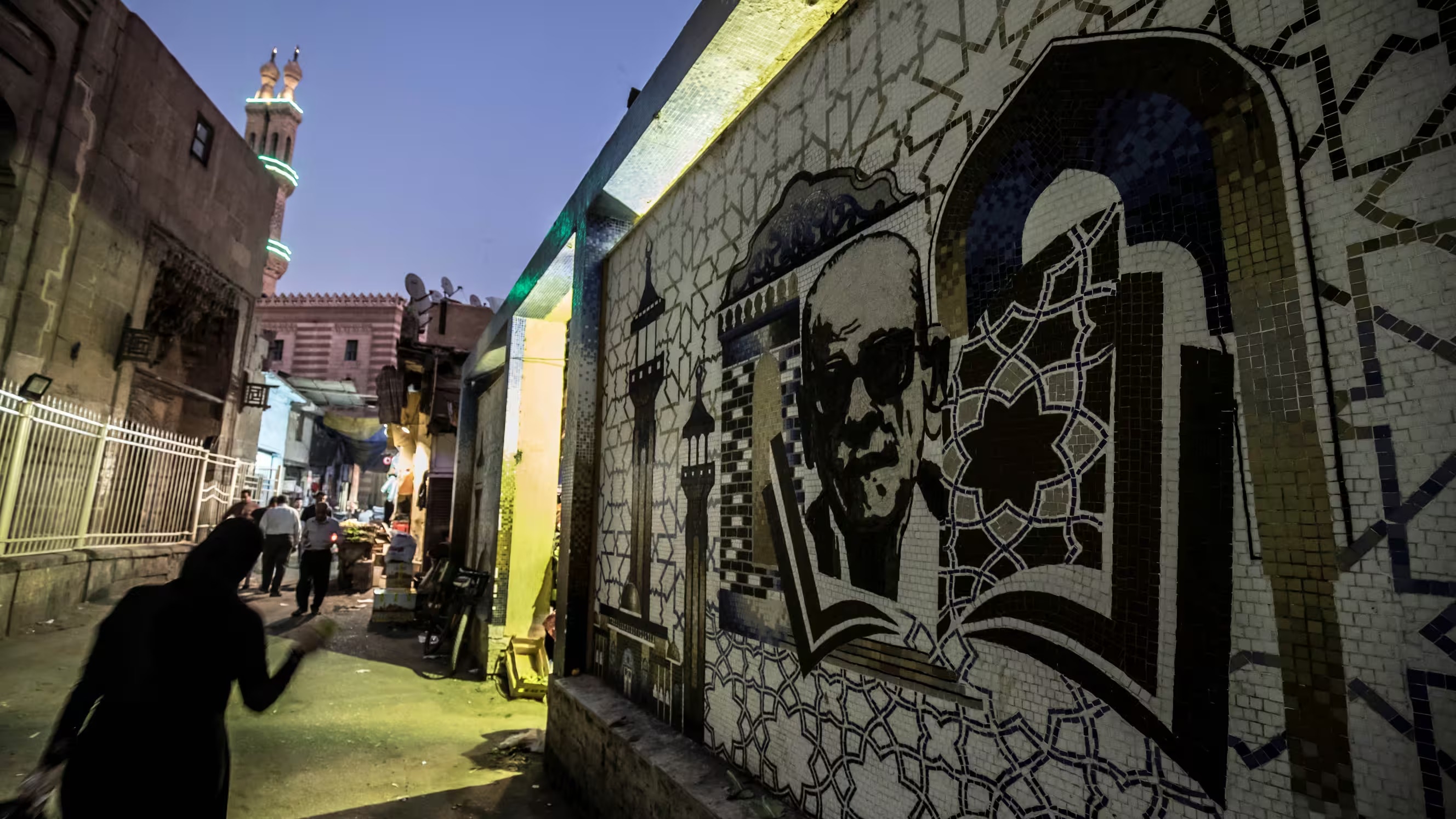 جدارية من الموزاييك لنجيب محفوظ في القاهرة