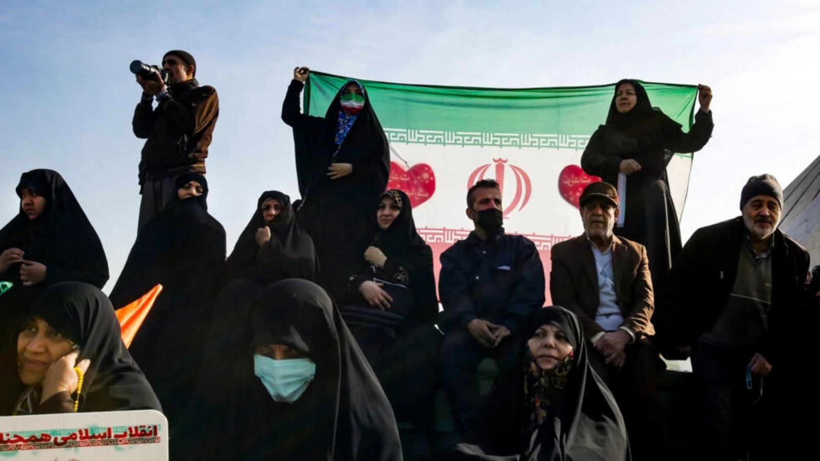 إيرانيون يشاركون في إحياء الذكرى الـ45 لانتصار الثورة الإسلامية في طهران في 11 شباط (فبراير) 2024 