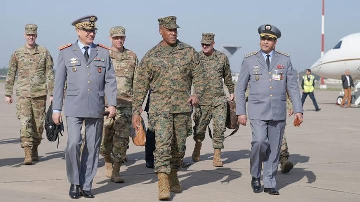 الجنرال مايكل لانغلي قائد القيادة الأميركية في إفريقيالدى وصوله إلى الرباط