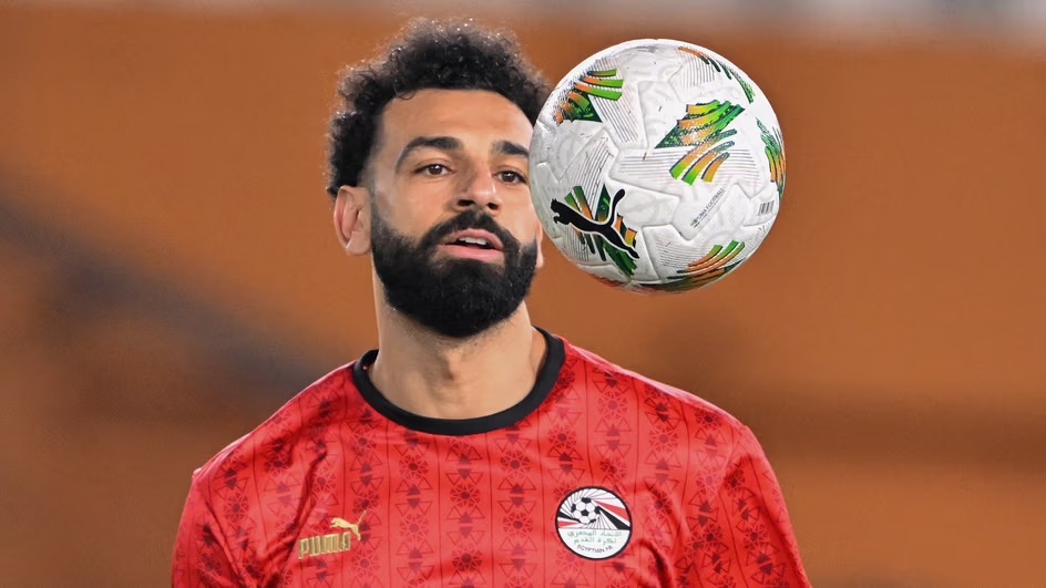 النجم المصري محمد صلاح يقوم بالترتيب مع الجهاز الفني والطبي في فريق ليفربول للسماح له بالصيام