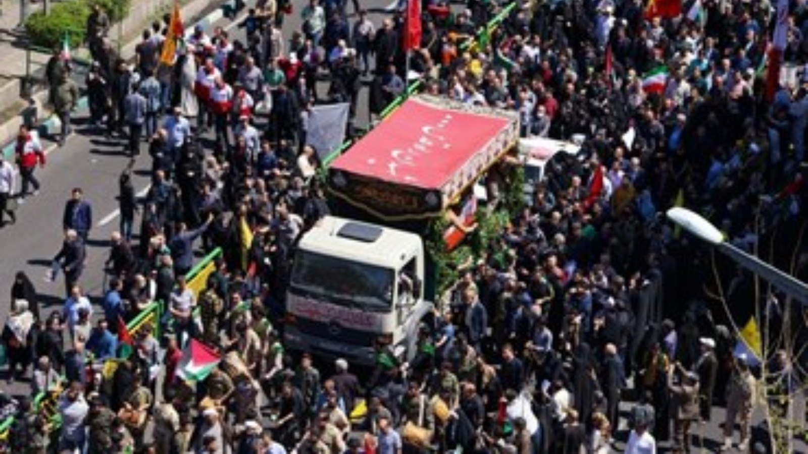 من تشييع قادة الحرس الثوري الايراني الذين سقطوا في الغارة على مقر القنصلية الايرانية في دمشق