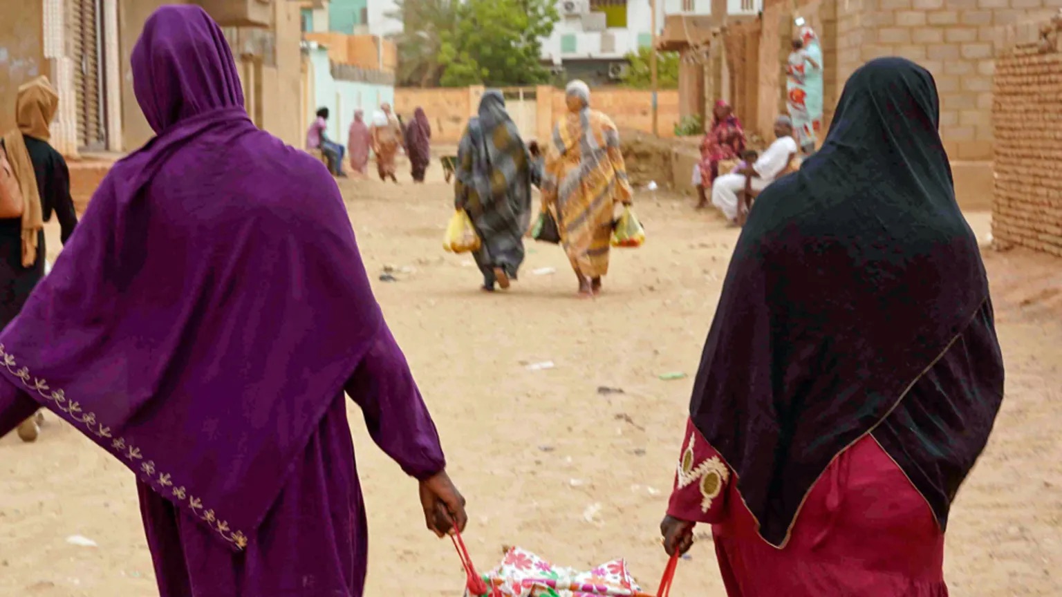 السودان أسرة متماسكة البناء، متضامنة الأعضاء