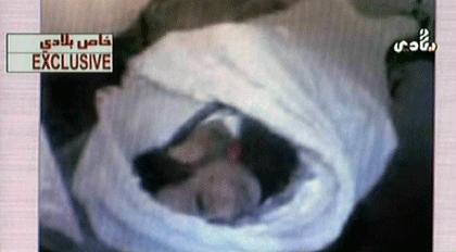 جثة صدام بعد تنفيذ حكم الاعدام نقلا عن تلفزيون quot;بلاديquot;