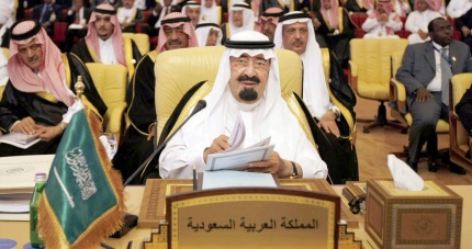 الملك عبد الله مترئسا الوفد السعودي في القمة العربية التي عقدت في قطر