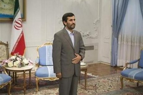 أحمدي نجاد يتولى مهام منصبه رسمياً بعد غد الاربعاء 