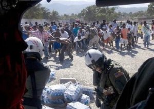 قوات حفظ السلام توزع الإمدادت للسكان في هايتي