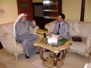 أحمد التميمي خلال الحوار مع مراسل إيلاف