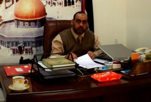 الدكتور حسن أبو حشيش رئيس المكتب الإعلامي الحكومي في الحكومة المقالة بغزة