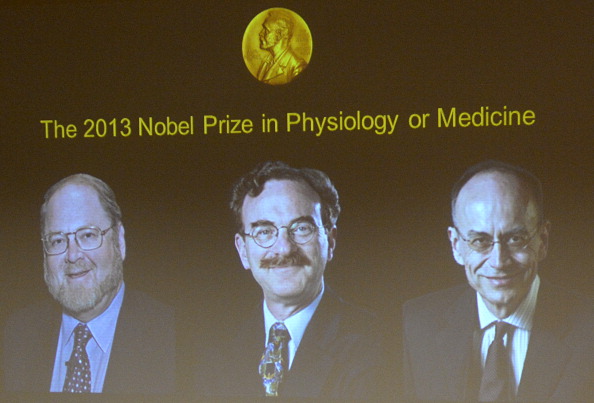 الفائزون من اليسار: جيمس روثمان وراندي شيكمان والالماني توماس سودهوف