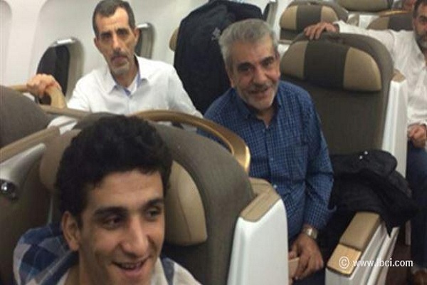 المخطوفون اللبنانيون في الطائرة في مطار اسطنبول
