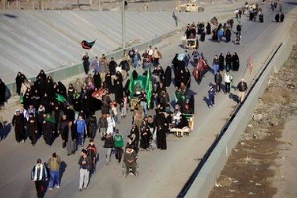 عراقيون يتوجهون إلى كربلاء سيرًا على الأقدام