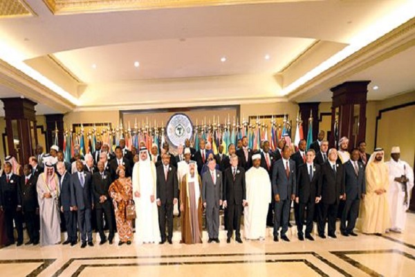 قادة العرب وافريقيا المشاركون في القمة