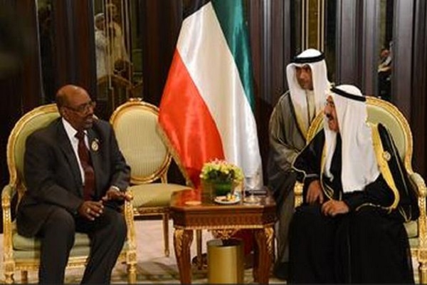 أمير الكويت مستقبلا الرئيس السوداني (كونا)