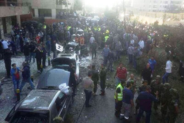 آثار التفجير قرب السفارة الإيرانية في بيروت