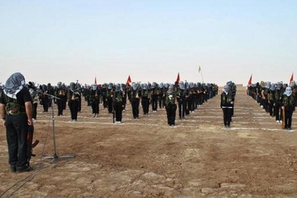 مقاتلون من المعارضة الكردية خلال تدريبات في القامشلي شمال سوريا