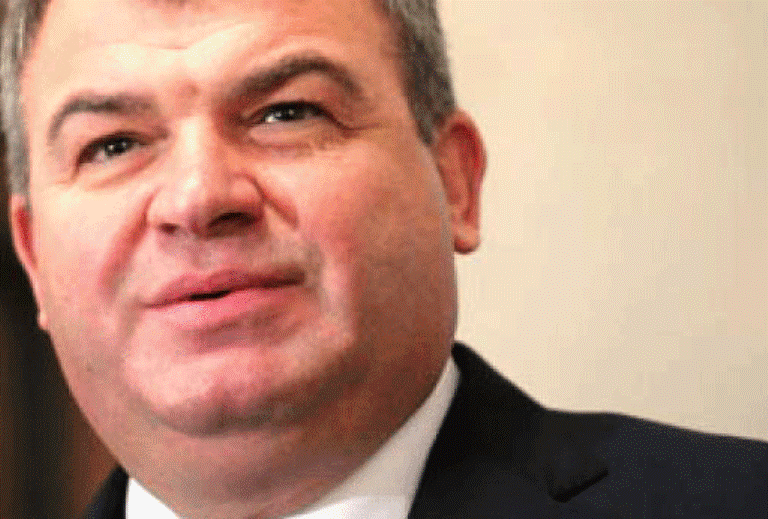 الوزير المتهم فلاديمير سيريدوكوف