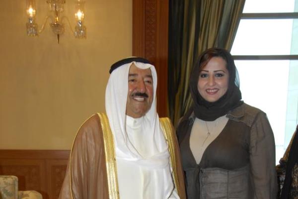 أمير الكويت مستقبلا ذكرى الرشيدي وزيرة الشؤون الاجتماعية والعمل