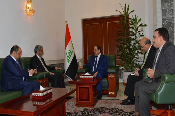 المالكي خلال استقباله السفير الكويتي الجديد في العراق