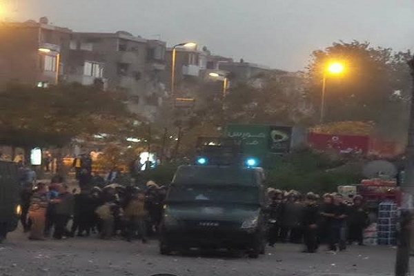 صورة نشرتها صفحة طلاب ضد الإنقلاب للمواجهات مع الشرطة بجامعة الأزهر
