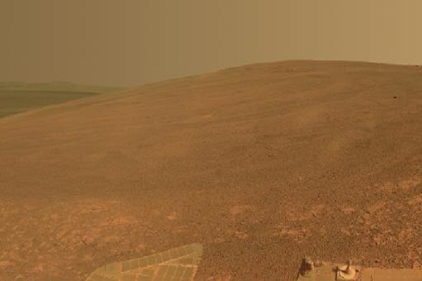 صورة نشرتها ناسا للطرف الغربي لفوهة انديفور على سطح المريخ